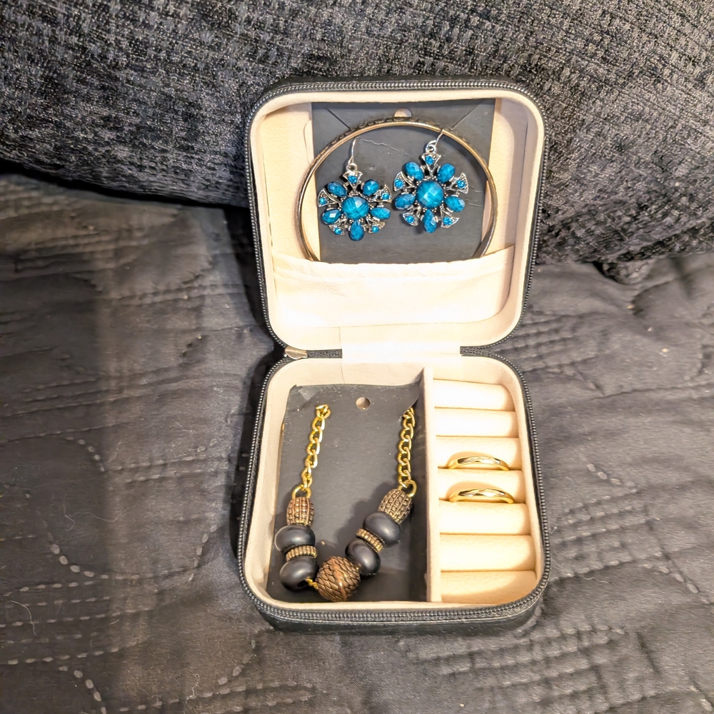 Chic Floral Blue and Gold Earrings. NWOT.